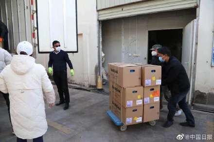  和沃■云南丽江全丽以赴支援湖北武汉 325吨猪肉土豆和沃柑发往