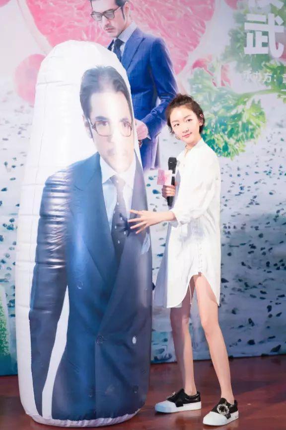 杨幂娜扎的腿看起来又长又细，原来她们都爱玩这样的套路！