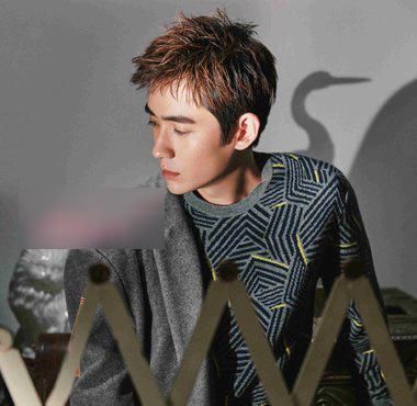 时尚派男士带刘海的侧分头发型!