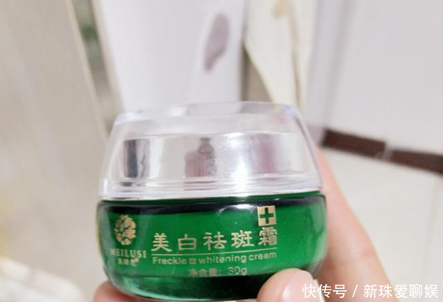 『尿酸』冒出“老年斑”不用害怕,药店有一种祛斑霜,效果赛过“玻尿酸”