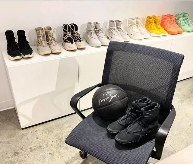  烟灰色：Nike x FOG 1「烟灰色」实物曝光！被种草的乖乖举手！