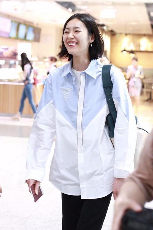 刘雯素颜被拍，网友：这和化妆没差别啊！