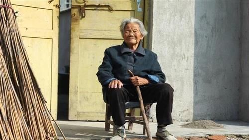  「自理」单身无子女，将来老了生活难自理，该怎么办？