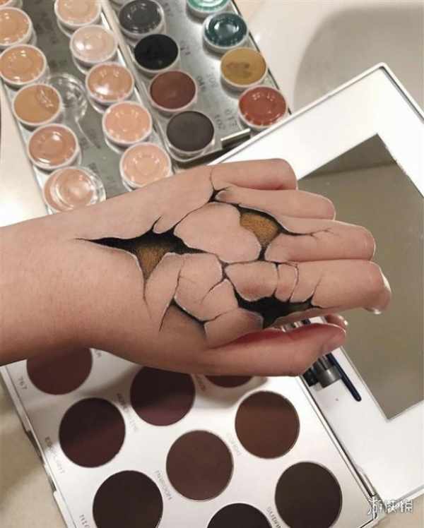 美女的化妆术让人脑洞炸裂