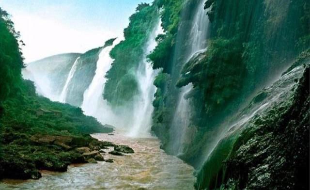 我国一处峡谷地缝,拥有上百处瀑布,非常壮观!