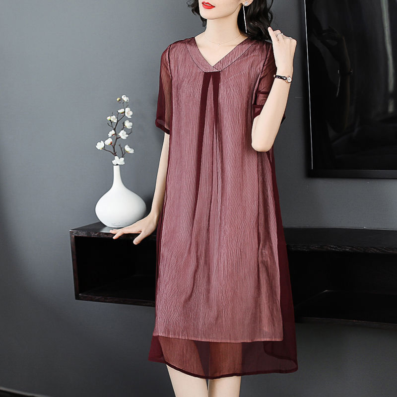 我45真没故意装嫩，全靠穿这“欧货裙”+高跟凉鞋，看着像25