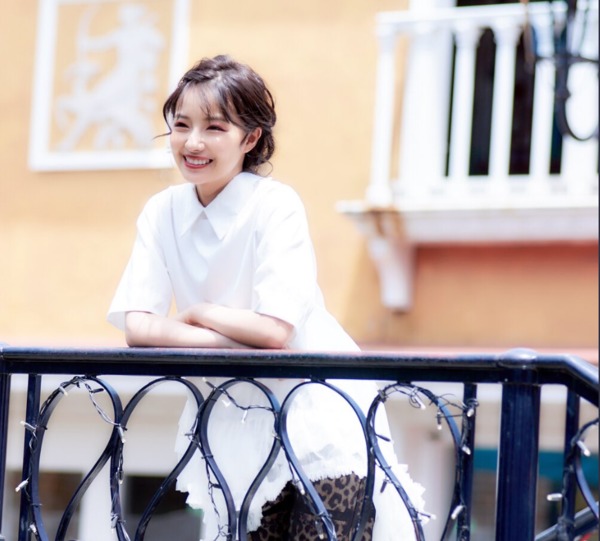 纱英在节目里几乎零镜头却硬是凭颜值火了