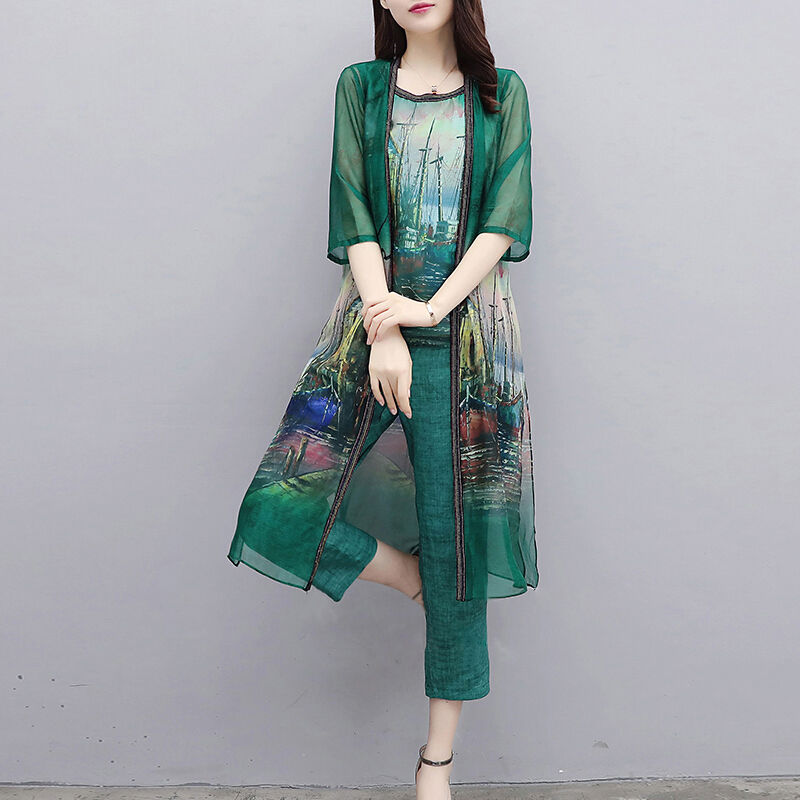 会打扮的女人都不穿连衣裙!穿这样时髦套装，45岁妈妈美到窒息