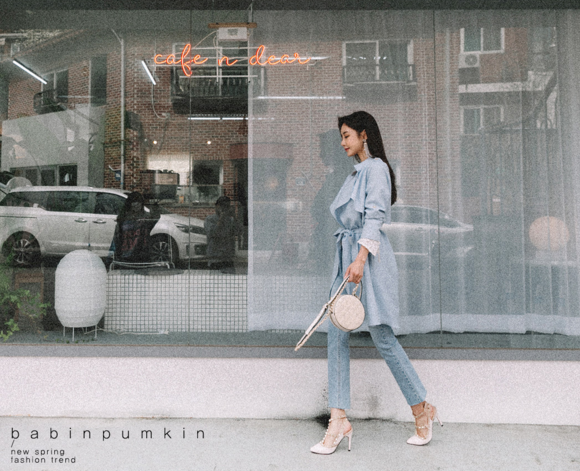 女神孙允珠，蓝堇暖风海盐清新飘逸百褶衫