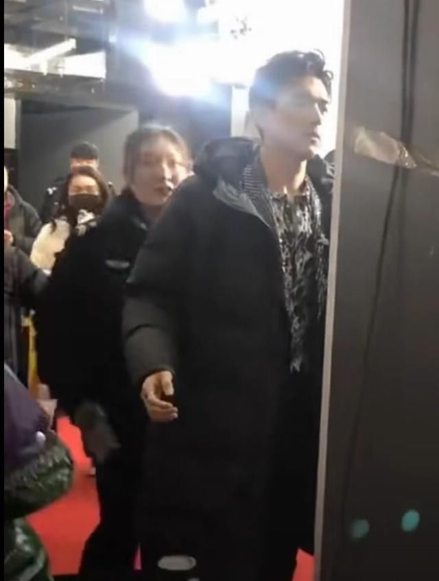 怎样才能当上明星