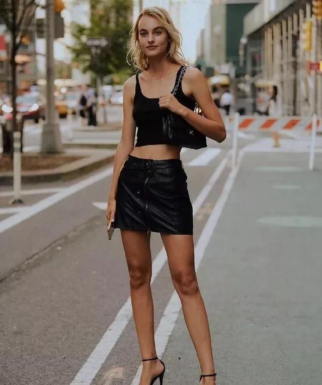 维秘面试小姐姐腿长180cm、E罩杯,这真的是人类的存在?