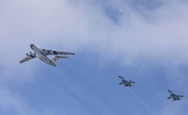  【克里米亚】世界第3大空军2800架军机，遭俄军扫荡一空：美军终于看明白了