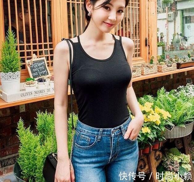 路人街拍，今天水蜜桃女孩儿迪丽热巴，青春有活力