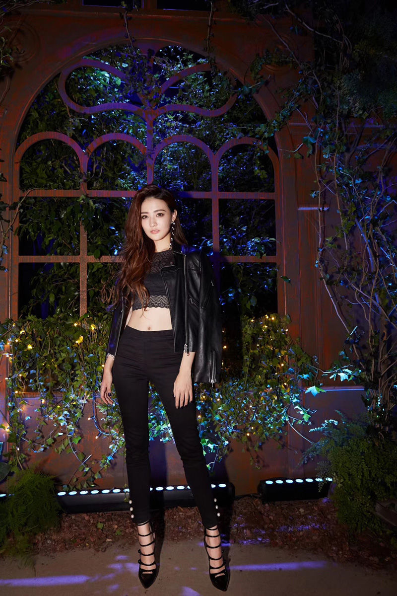 徐璐性感露脐装活动照图集，时尚靓丽，性感迷人!