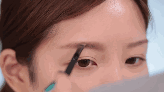 太子妃张天爱带着新发色杀回来了?