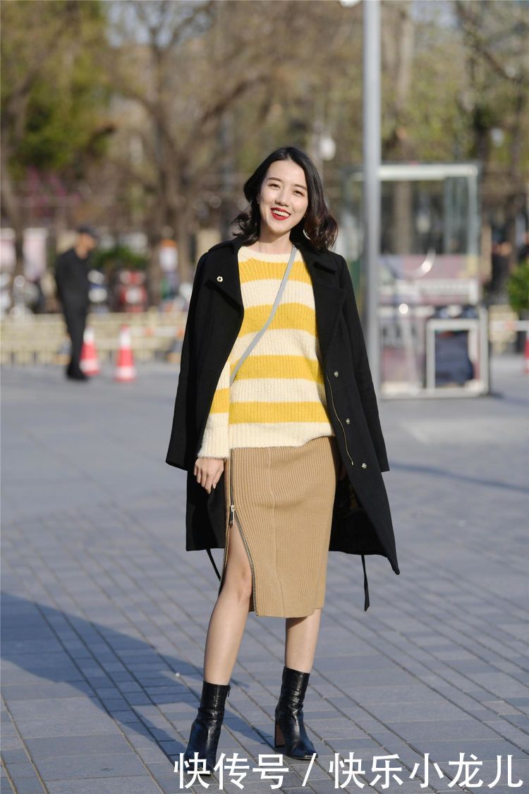  『美女』街拍：笑容甜美的气质型美女，不仅气质出众，颜值也很高