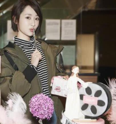 杨紫删微博被疑情绪崩溃，秦俊杰手机里女孩的照片说明了一切！