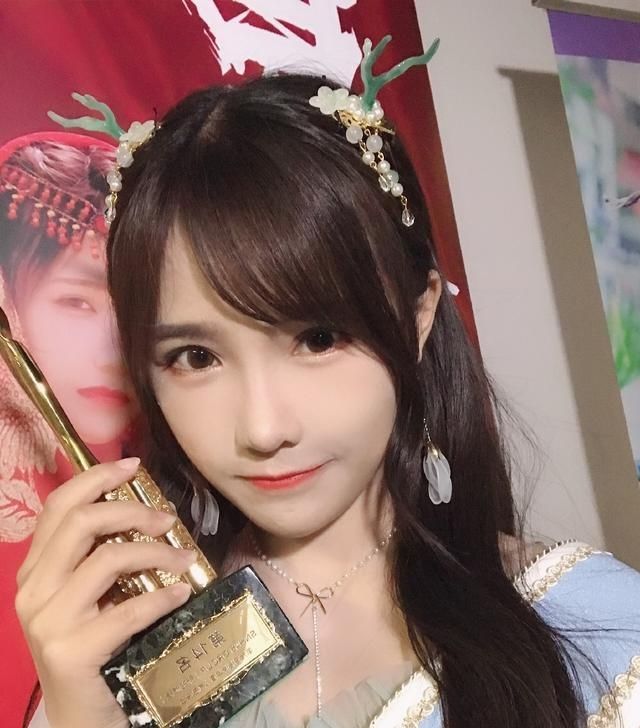  『粉丝』SNH48苏杉杉唱歌全程不在调上，为何还有几百万粉丝支持她？