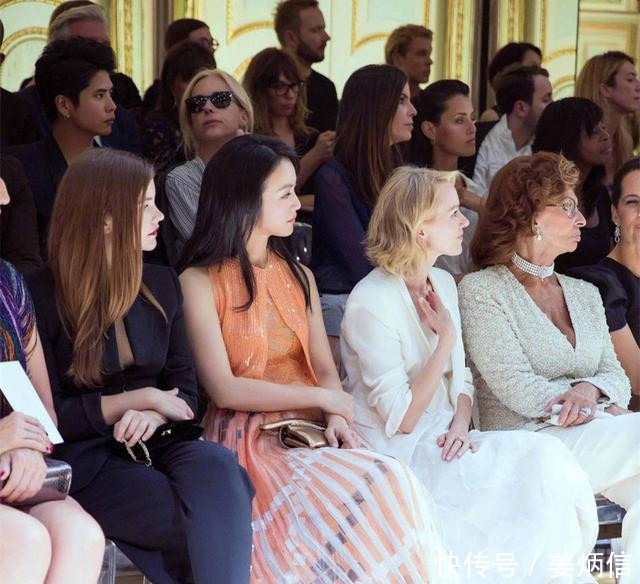 平时穿得像路人，一上台却惊艳众人，汤唯给女明星做了最好示范！