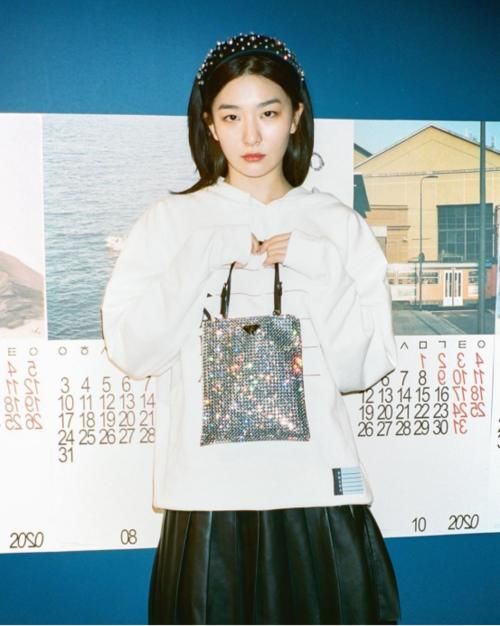  「时髦」姜涩琪衣品真是绝，清新风格也穿出帅气感，学她的穿搭时髦又大气