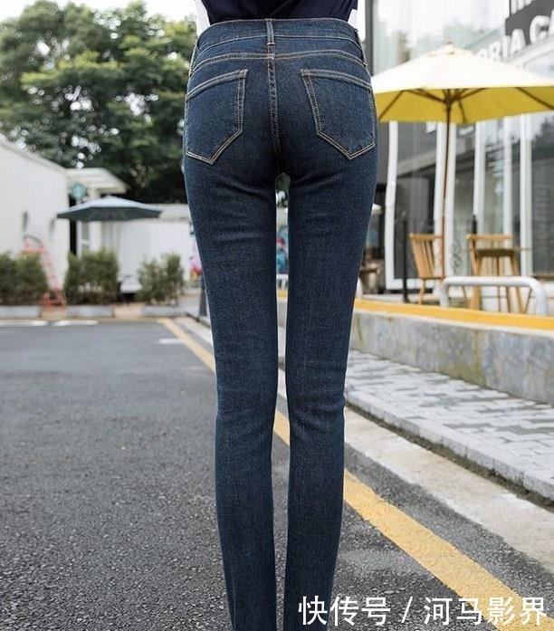  【营造】牛仔裤女神营造出极具魅力的身材!