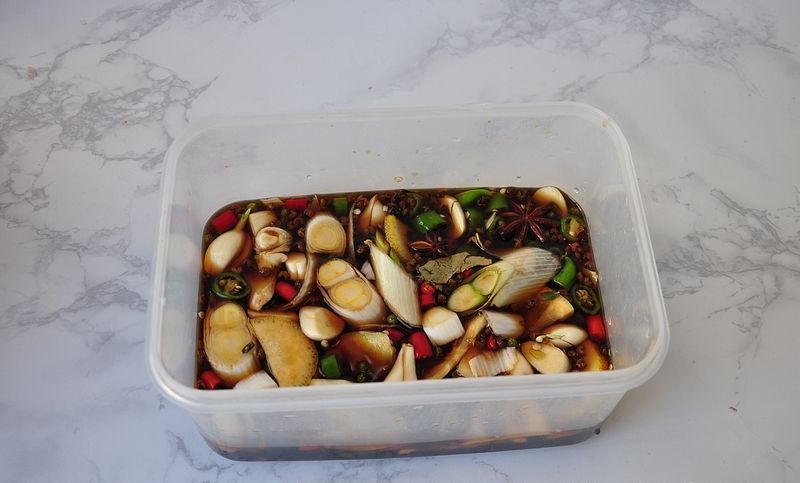  「花椒」活呛虾，我吃了四十多年怎么也吃不够，口感微辣微咸又鲜甜