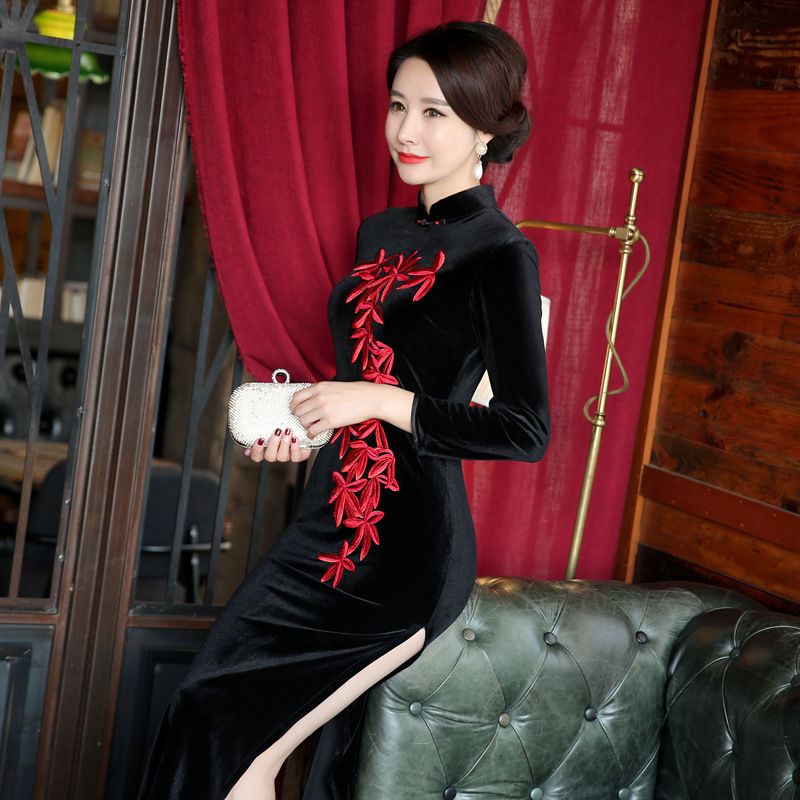 终于等到!新出的古典风旗袍，70后老婆穿上搭高跟鞋，美得惊艳