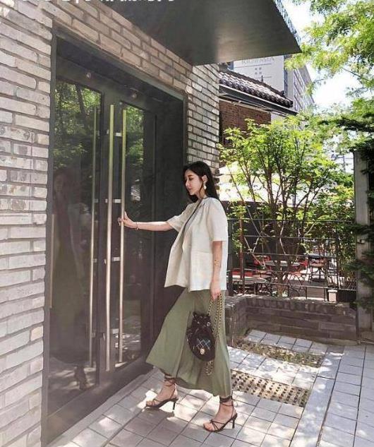  「小姐姐」街拍：小姐姐小家碧玉灵动，让人沉沦不已！
