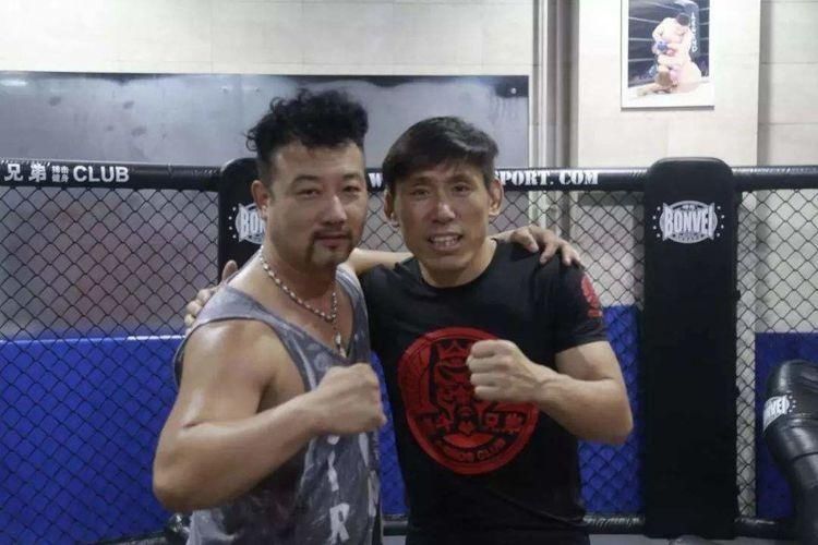 「武术」八极拳仇宝龙称单掌砍破矿泉水瓶是腥活,不能让爱传武者再受欺骗