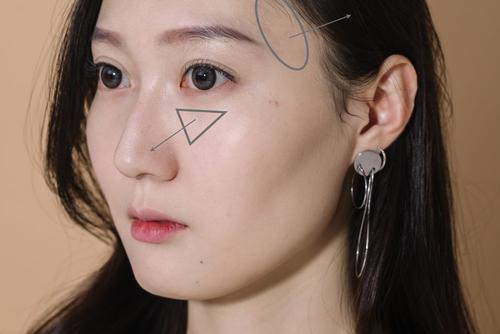 我给2个女孩做了脸型改造，她们把修图软件都删了