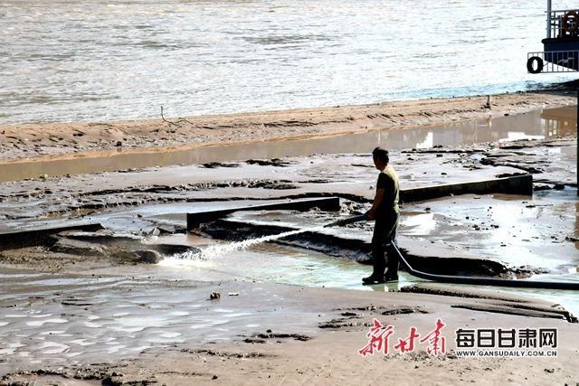 黄河水终于退了，岸边成了这样