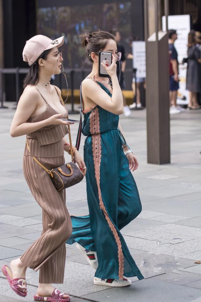 街拍 一波美女遇上这样事 图6小姐姐大长腿日本尤物一般 很喜欢