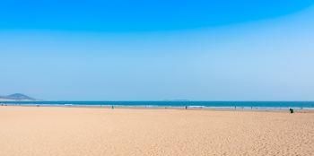 台风过后,青岛不仅可以捡到海鲜,还能欣赏到别致的风景