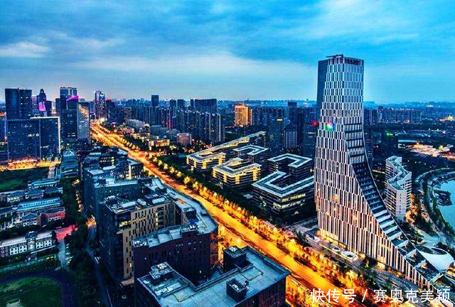  华东地区：中国十大城市群，珠三角第2，中原第4，成渝第6，山东半岛第9