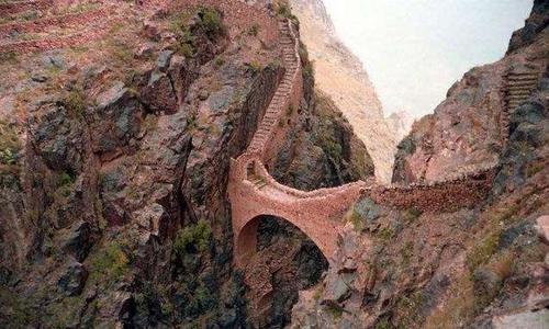 世上最神秘的桥：建在峡谷间，没有桥墩，建造之谜400年来未解