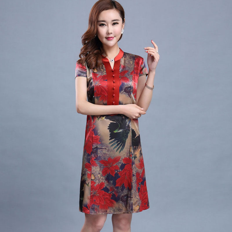 哇塞!这“新式旗袍”实在太美!54岁妈穿去聚会，美的惊为天人