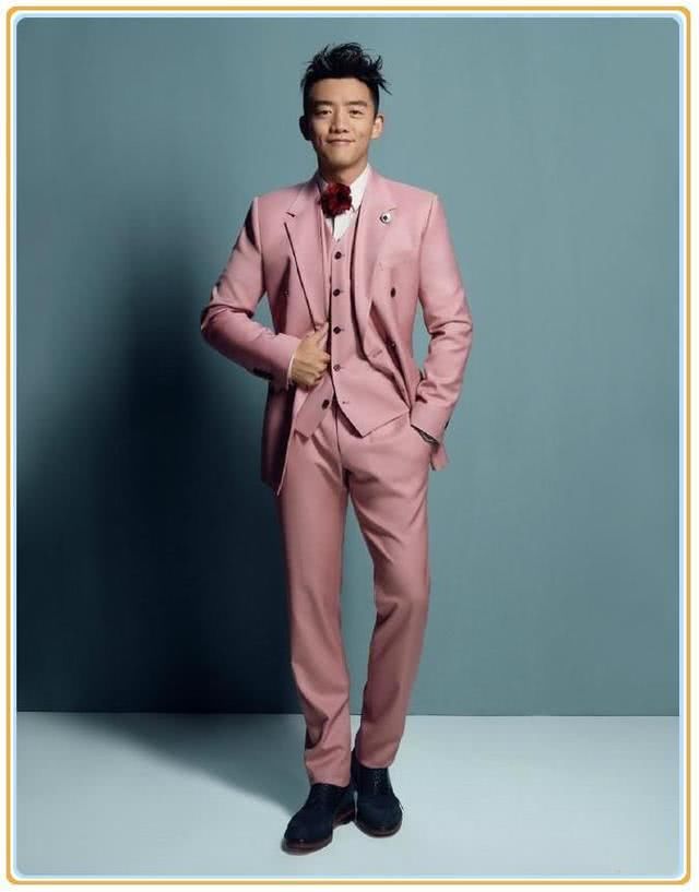 刘恺威厉害!44岁穿粉色西装竟比32岁郑恺还嫩，杨幂品味就是高!