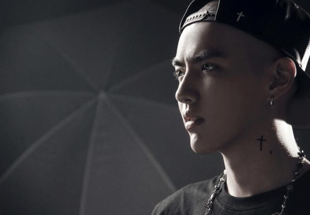 吴亦凡怒怼黑子，工作室声明走法律程序，网友：支持维权