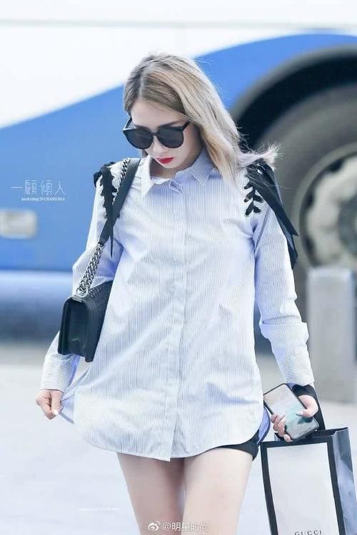 166周洁琼和164孟美岐秀美腿,网友:腿长人美!