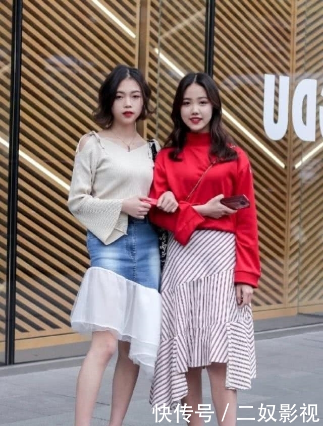 【美女】路人街拍,手挽手的时尚闺蜜,时髦大方的裙子搭配,帅气大方
