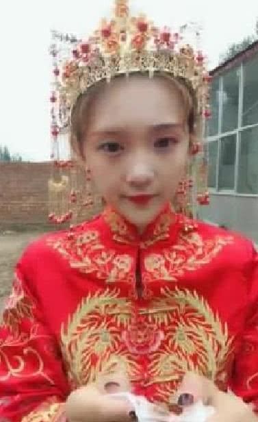抖音“最美新娘”走红，婚后直播卸妆，接下来的一幕“亮”了！