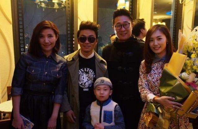 王宝强新恋情曝光被炒成复合阴谋论，离婚两年马蓉个头长成超模?