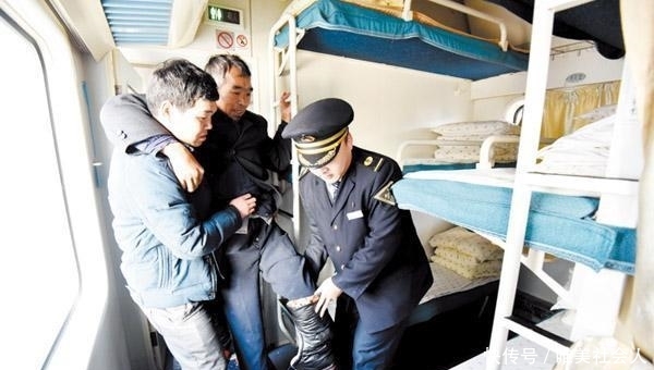  「情商」火车硬卧下铺被老人“占”了，怎么处理？高情商处理方
