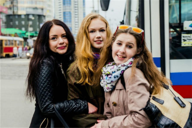 导游提醒:去俄罗斯旅游千万别和当地女孩喝酒,不然可能人财两空