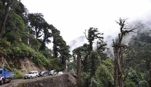 独龙江公路翻越高黎贡山，闯入怒江峡谷最后一个秘境，世外桃源！