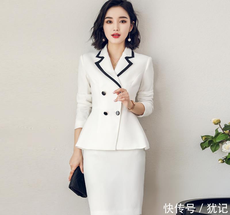  【艾尚臣职业】街拍，才发现人都穿这衬衫，迷人又洋气，妥妥少女感又不失女人味