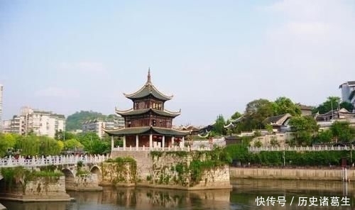  适合@中国“最适合养老”的网红城市，青山绿水、发展飞速，流连