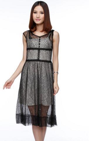 不穿上黑色蕾丝连衣裙,怎么知道自己有多性感