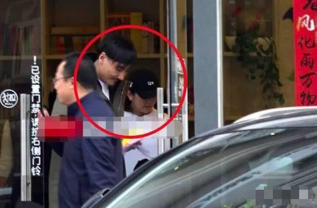 何洁首次回应出轨传闻，深夜曝料与赫子铭离婚内幕信息量巨大