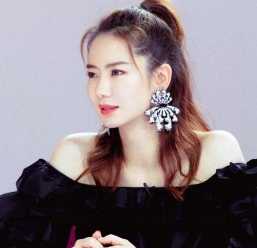 「过时」扎马尾已经过时了！现在流行男女通吃的'苹果头'，时髦显脸小！